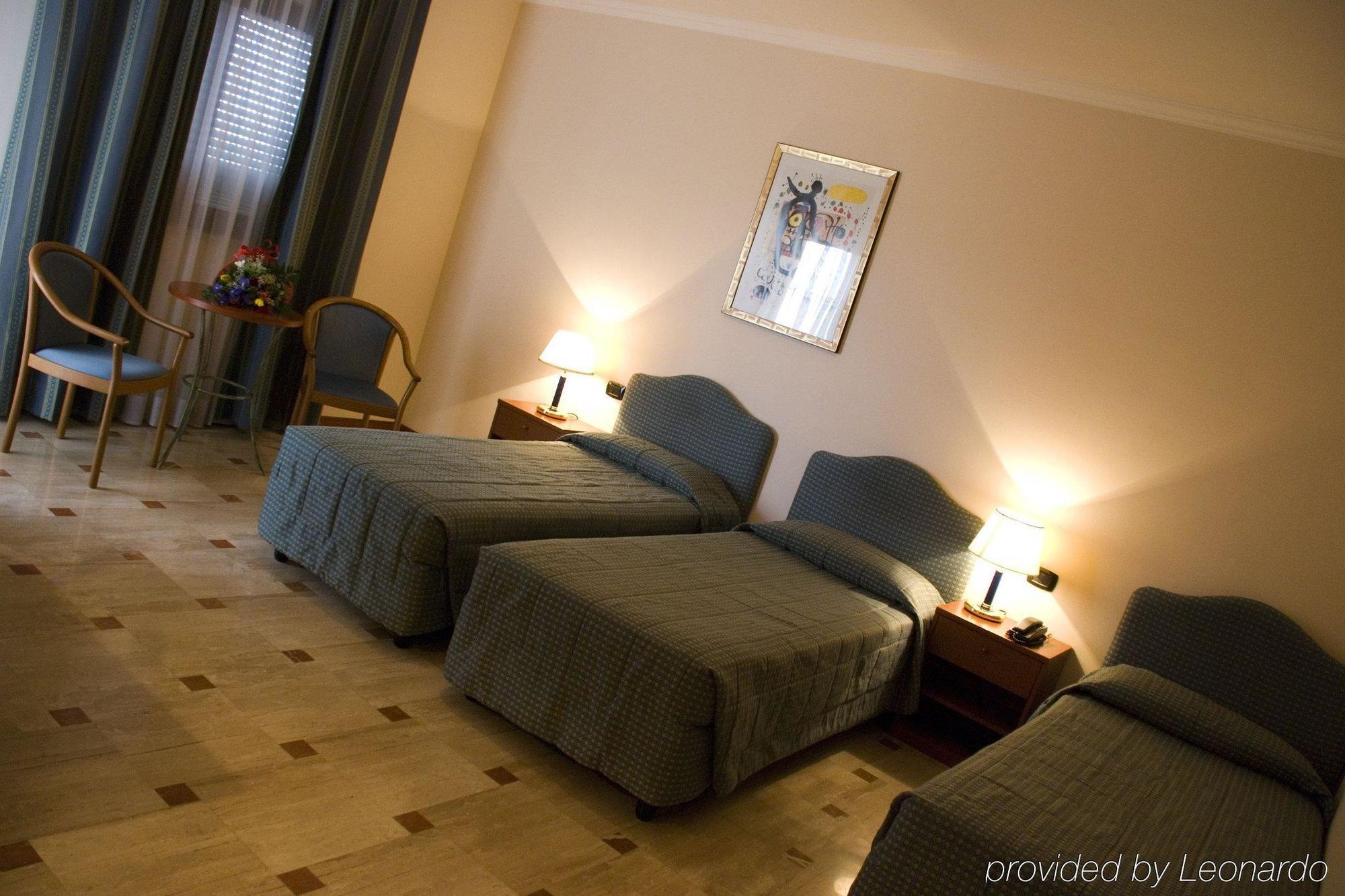 Hotel Palace 2000 Pomezia Bilik gambar